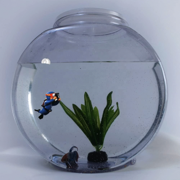 Floating Resin Diver – Decorative Aquarium Ornament for Home & Office Fish Tanks - Image 3